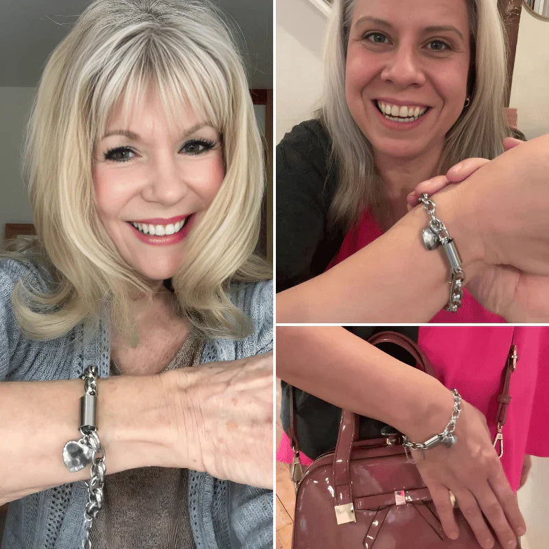 Pulsera gruesa con corazones