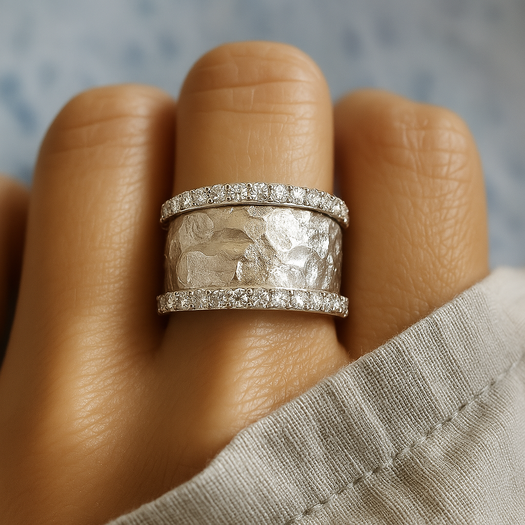 Anillo de zirconia plateada vintage