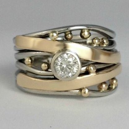 Anillo vintage de oro con circonitas incrustadas