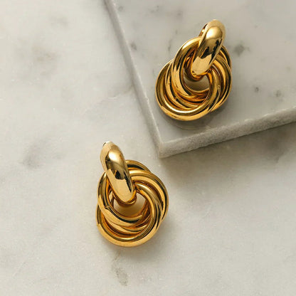 Pendientes de aros entrelazados Statement