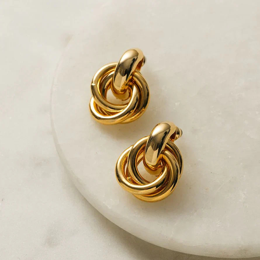 Pendientes de aros entrelazados Statement