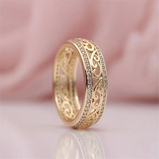 Anillo de oro de vaciado brillante