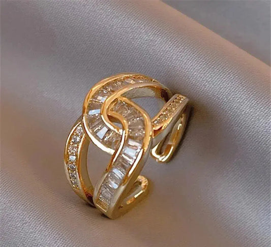 Anillo elegante con nudos