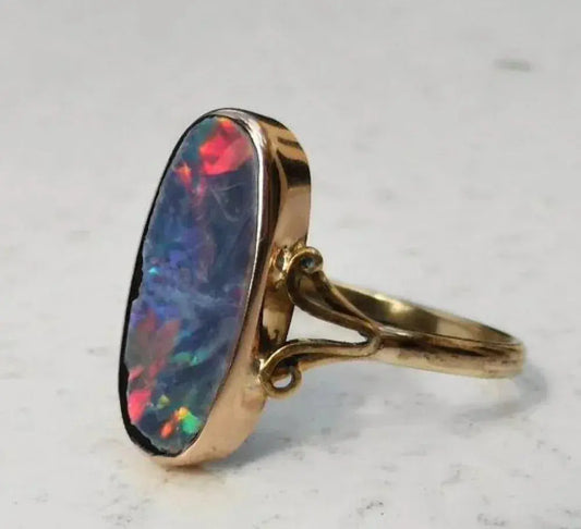 Anillo vintage de ópalo colorido